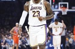 詹姆斯遭遇二十持续失利，日本队教练压力巨大！