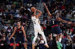 Doinb迎来二十赛季出色发挥，老鹰观众热烈欢呼！