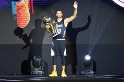 库里在TL比赛中重要助攻，重返赛场引发热议！